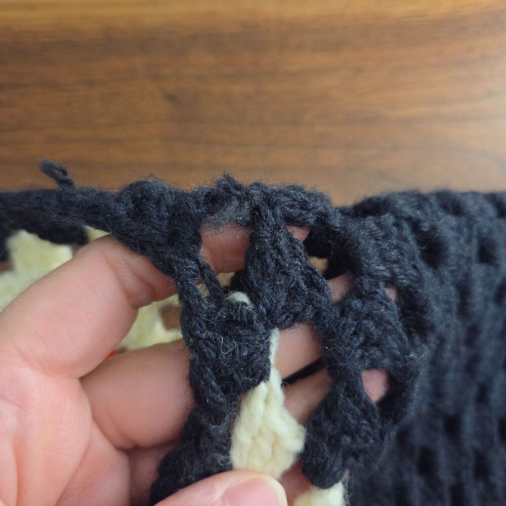 Vintage 70s Handmade Granny Square Crochet Cropped Cardigan Hippie Boho Festival - Picture 5 of 8